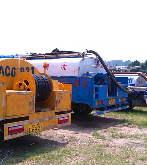 高壓清洗、吸污設(shè)備車(chē)